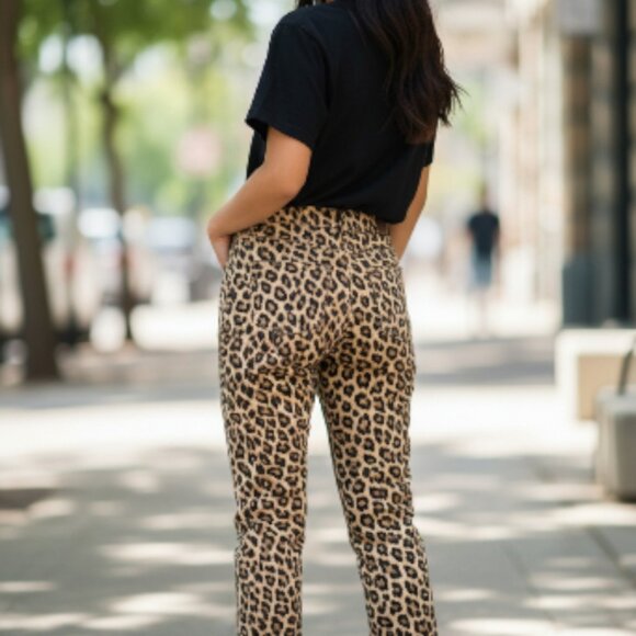 Forever 21 Leopard Print High Rise Jeans Women’s Large - Picture 3 of 6